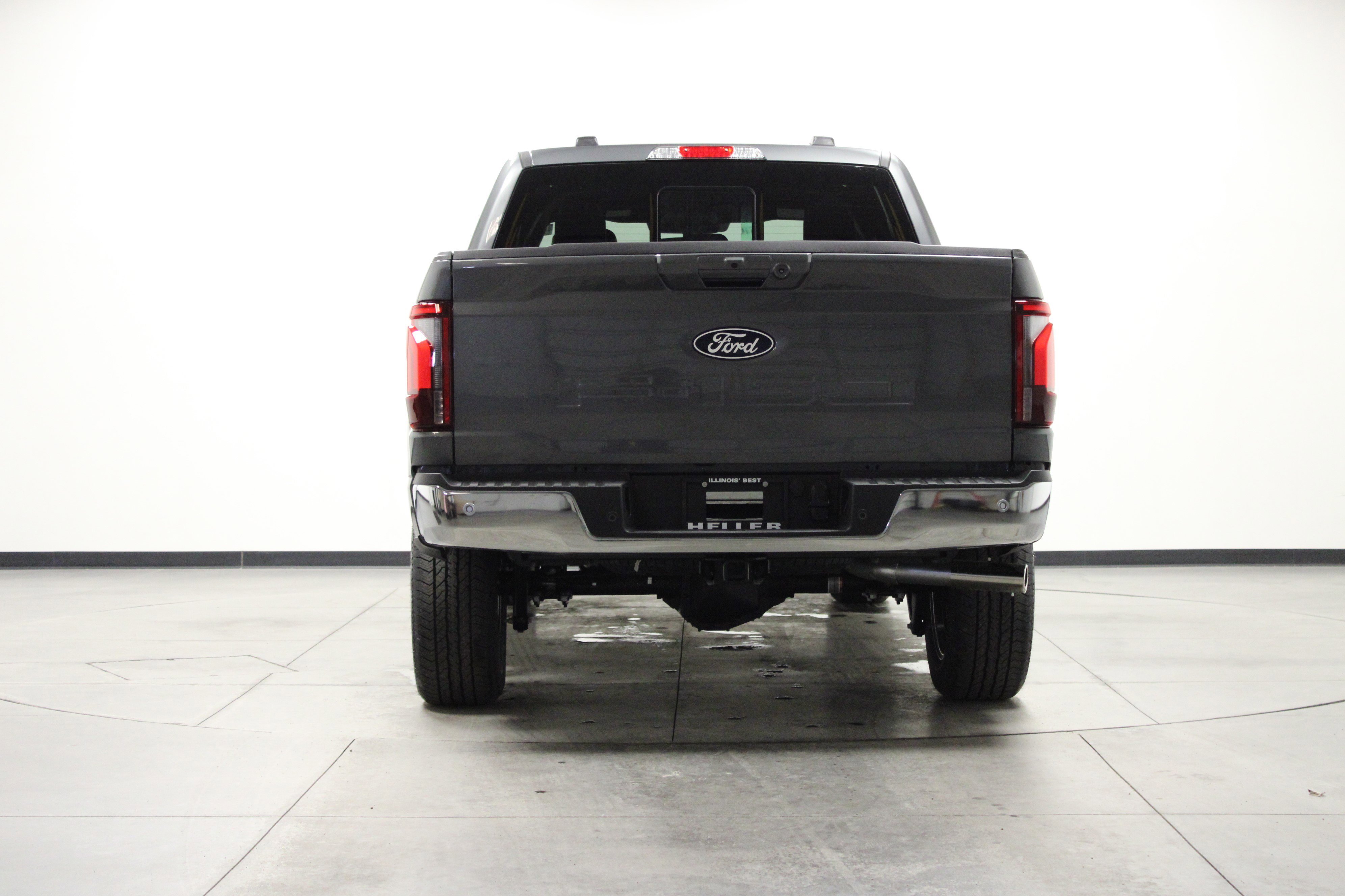 New 2026 Carbonized Gray Metallic Ford LARIAT image 5