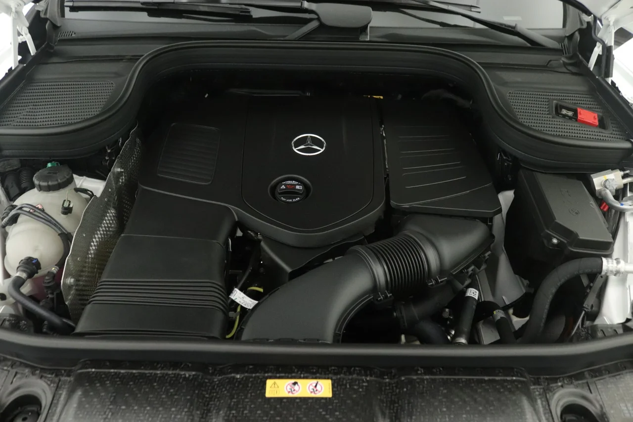 New 2026 Polar White Mercedes-Benz 450e 4MATIC® image 10