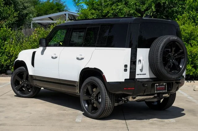 New 2026 White Land Rover X-Dynamic SE image 13