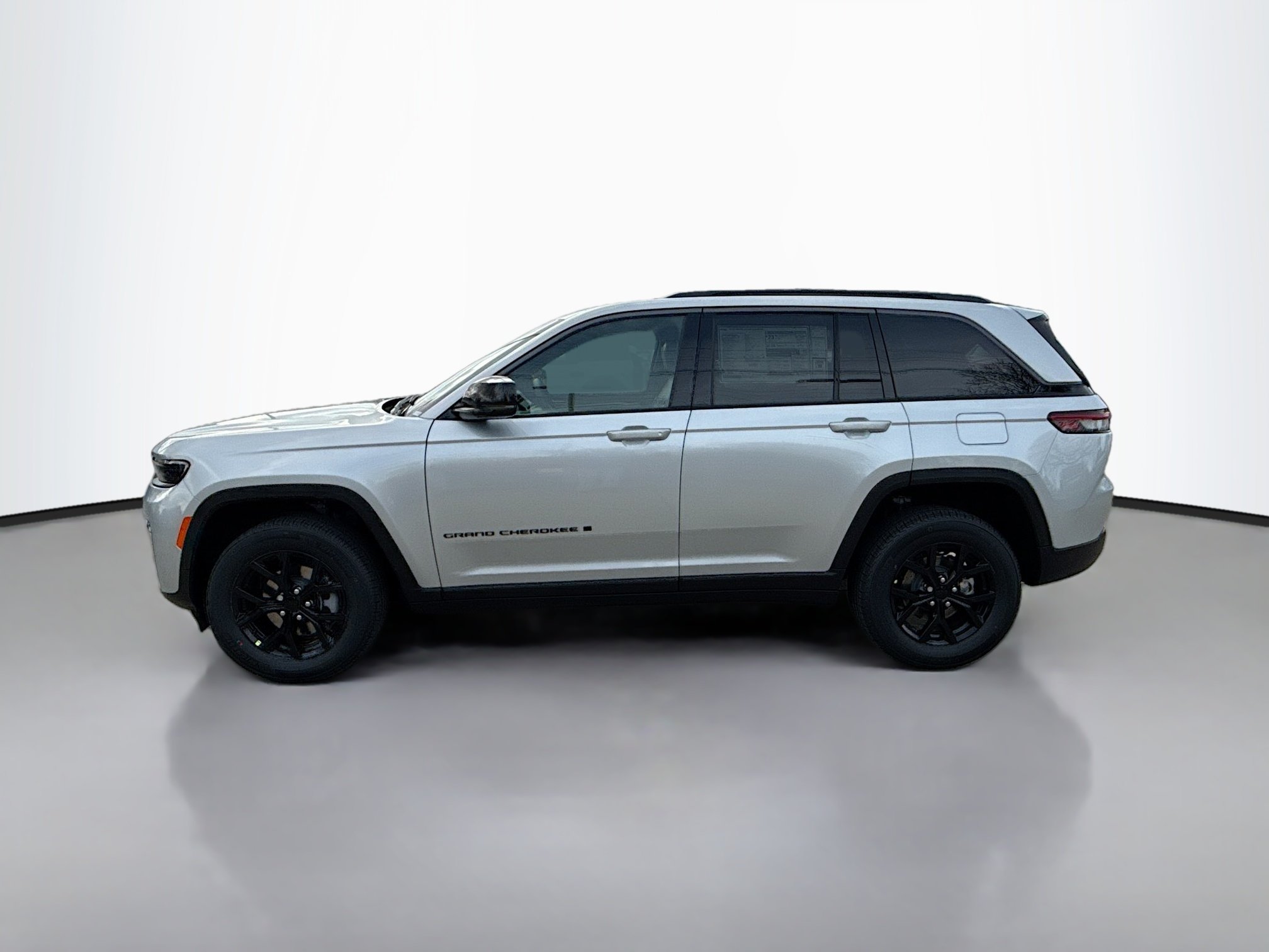 New 2026 Silver Zynith Exterior Paint Jeep Laredo Altitude image 7