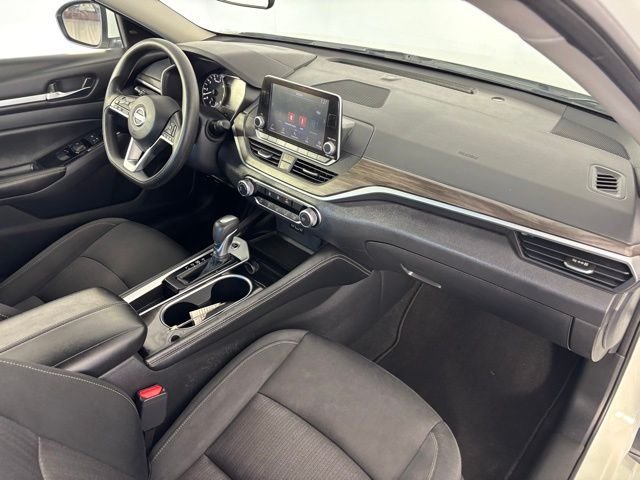 Used 2023 White Nissan 2.5 SV image 36