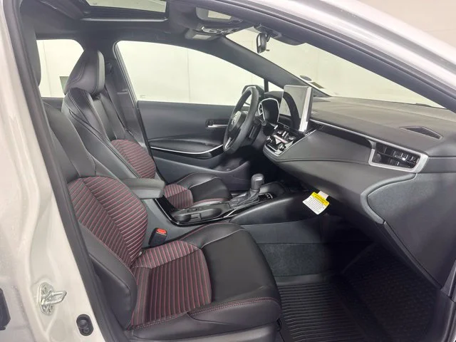 New 2026 Ice Cap with Midnight Black Metallic roof <sup>1</sup> Toyota  XSE image 4