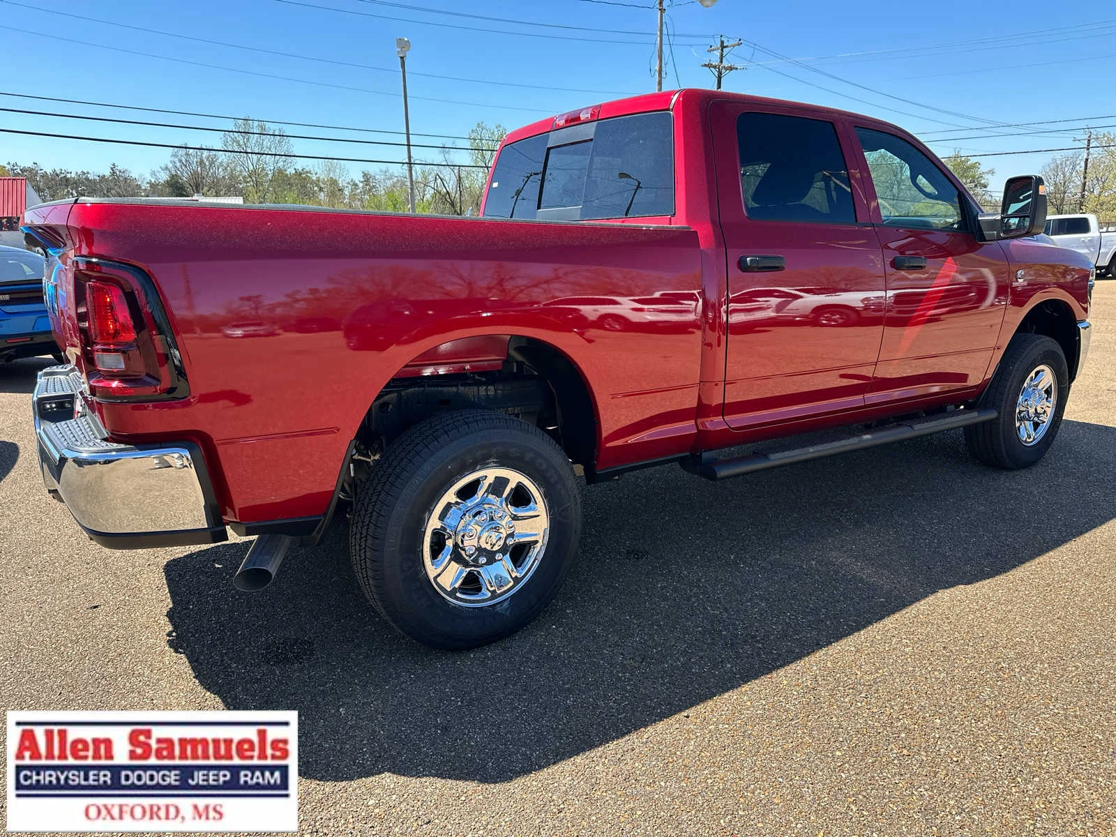 New 2026 Molten Red Pearl-Coat Exterior Paint RAM Tradesman image 3