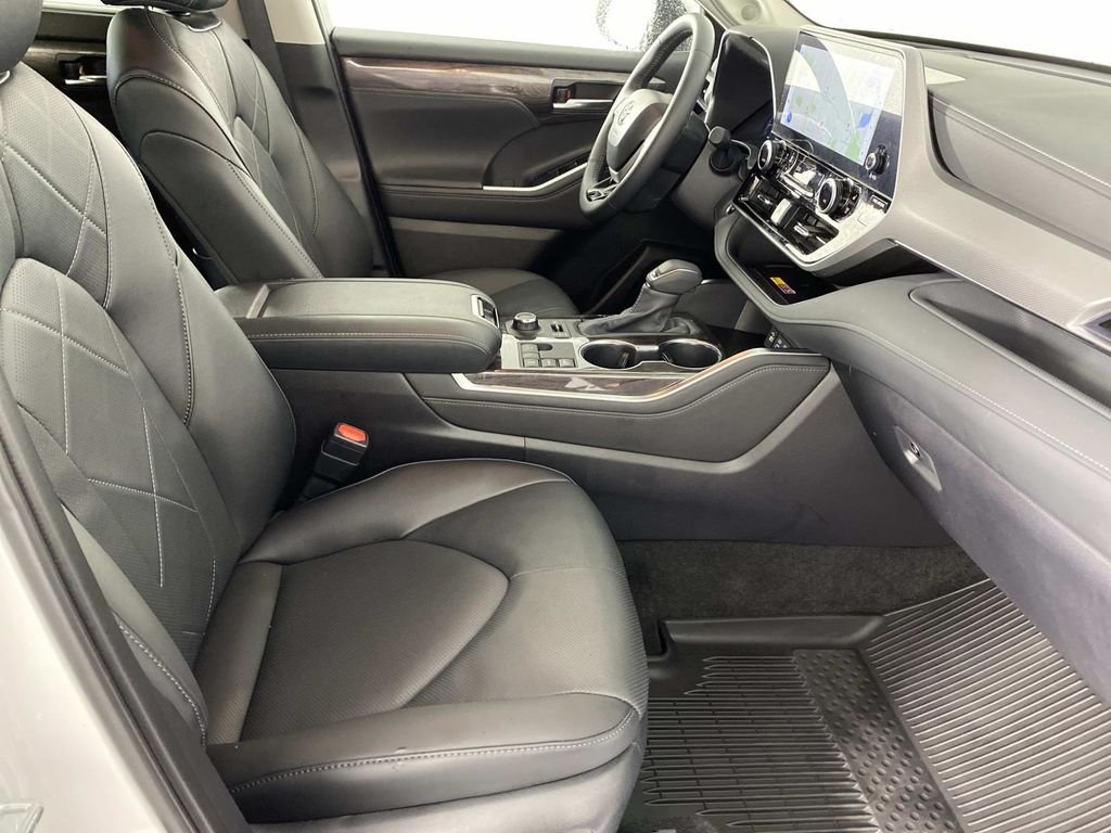 Used 2026 Beige Toyota Platinum image 11