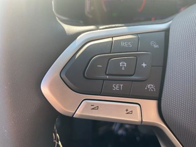 2025 Volkswagen Taos SEL - Photo 32