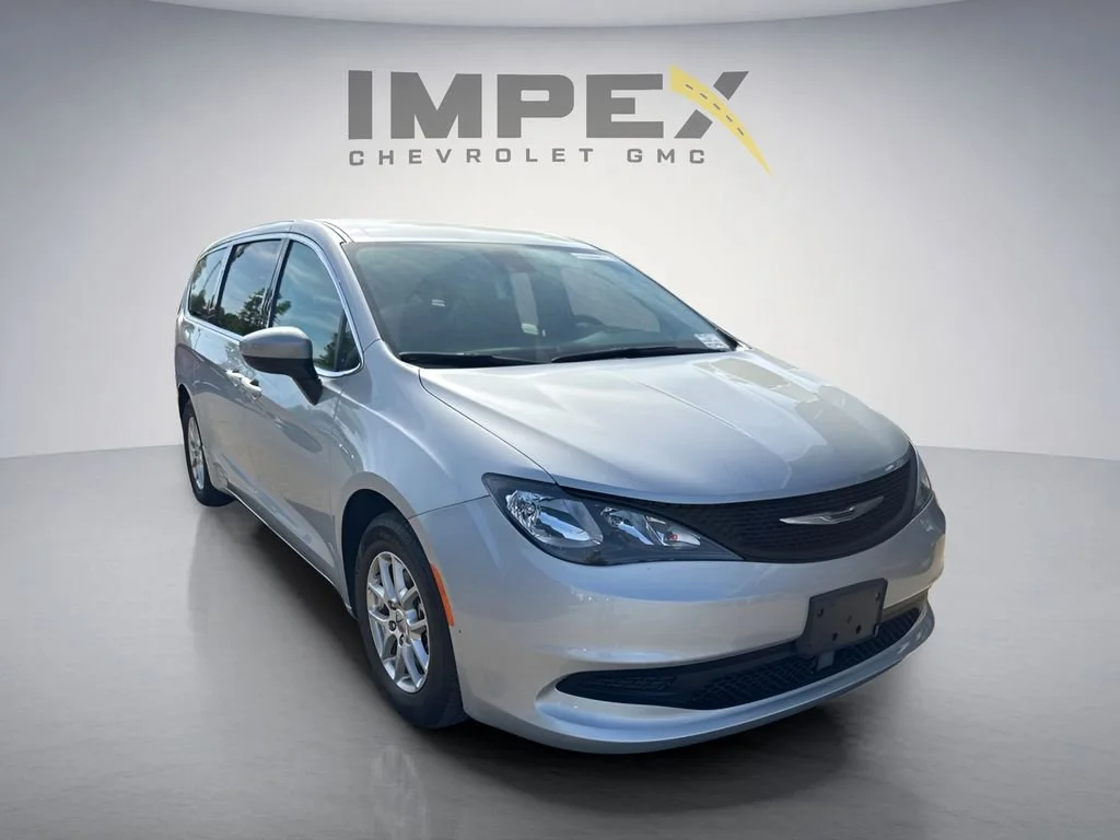 Used 2023 Silver Chrysler LX image 4