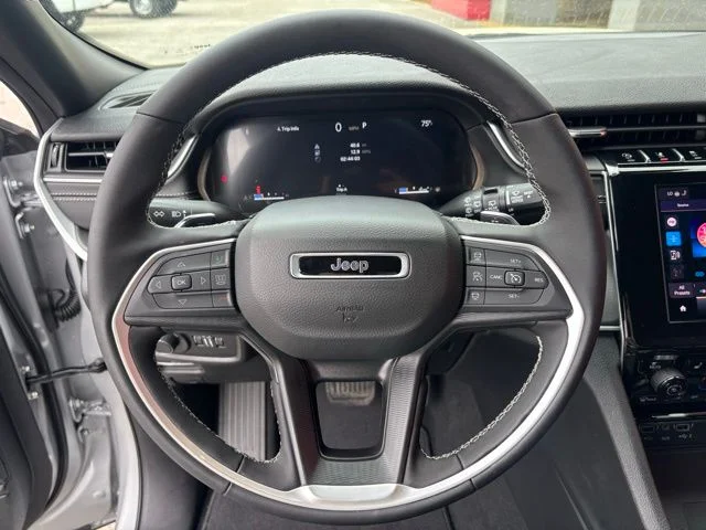 New 2026 Silver Zynith Exterior Paint Jeep Laredo X image 17