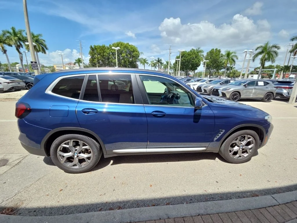 Used 2024 Blue BMW xDrive30i image 12