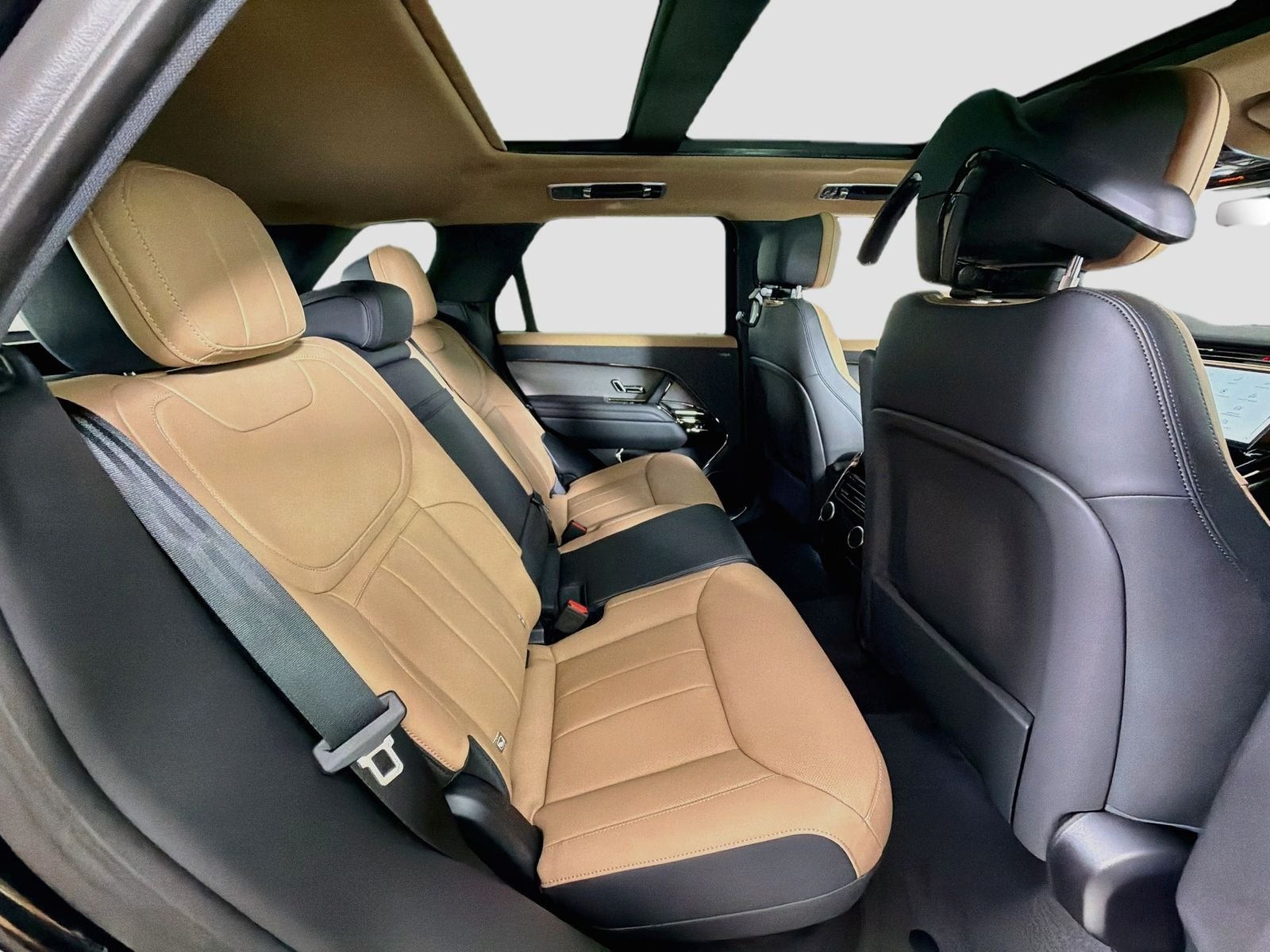 New 2026 Santorini Black Land Rover Dynamic SE image 31