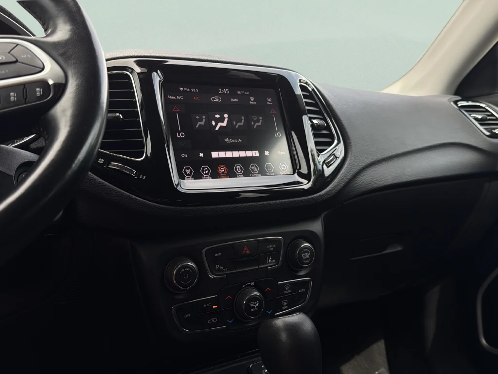 Used 2021 Diamond Black Crystal Pearlcoat Jeep Limited image 18