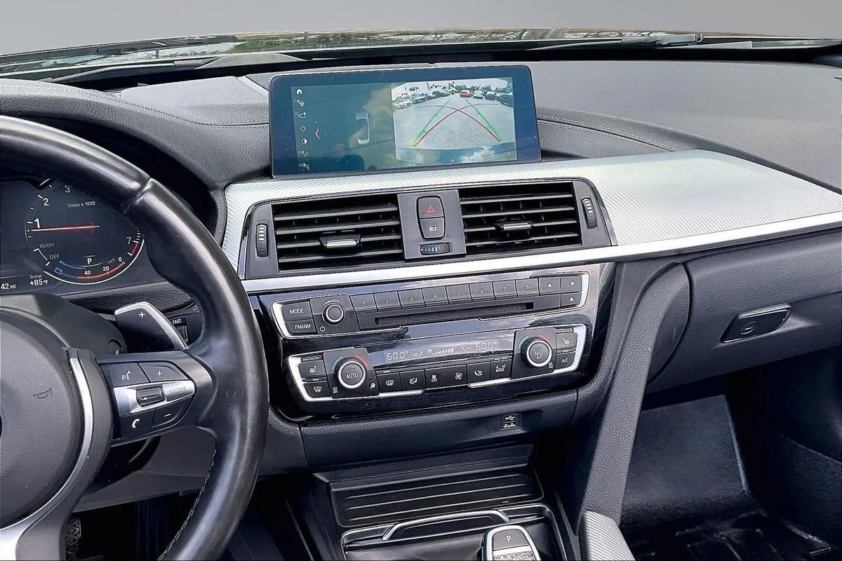 Used 2019 Black BMW xDrive image 9