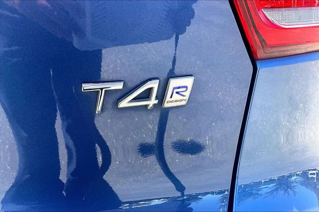 Used 2020 Blue Volvo R-Design image 8