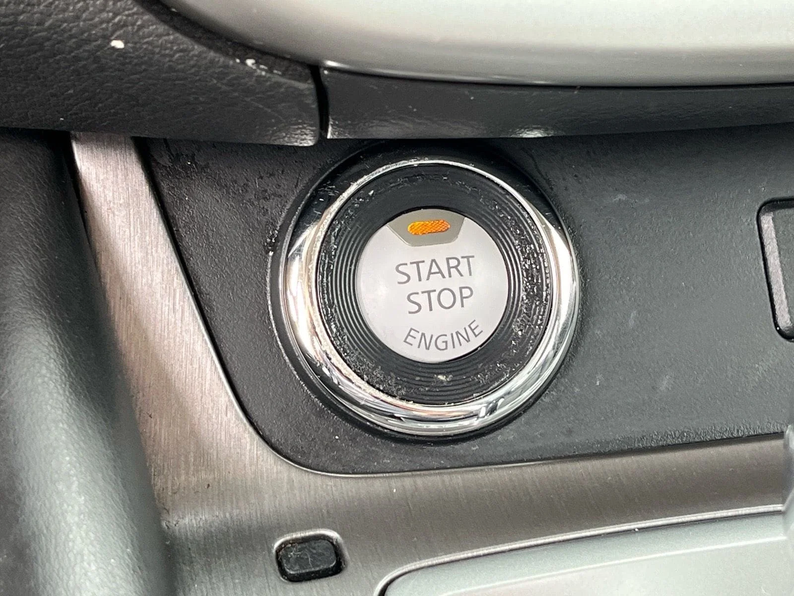 Used 2019 Pearl White Tricoat Nissan SL image 21