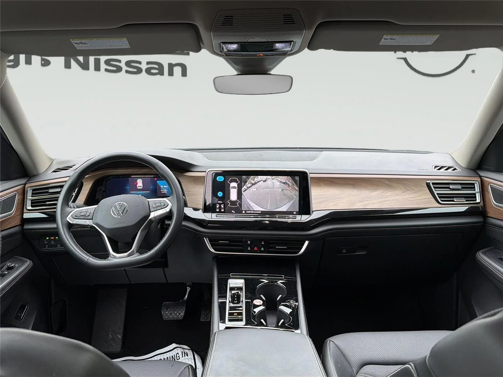 2025 Volkswagen Atlas SE w/Tech - Photo 32