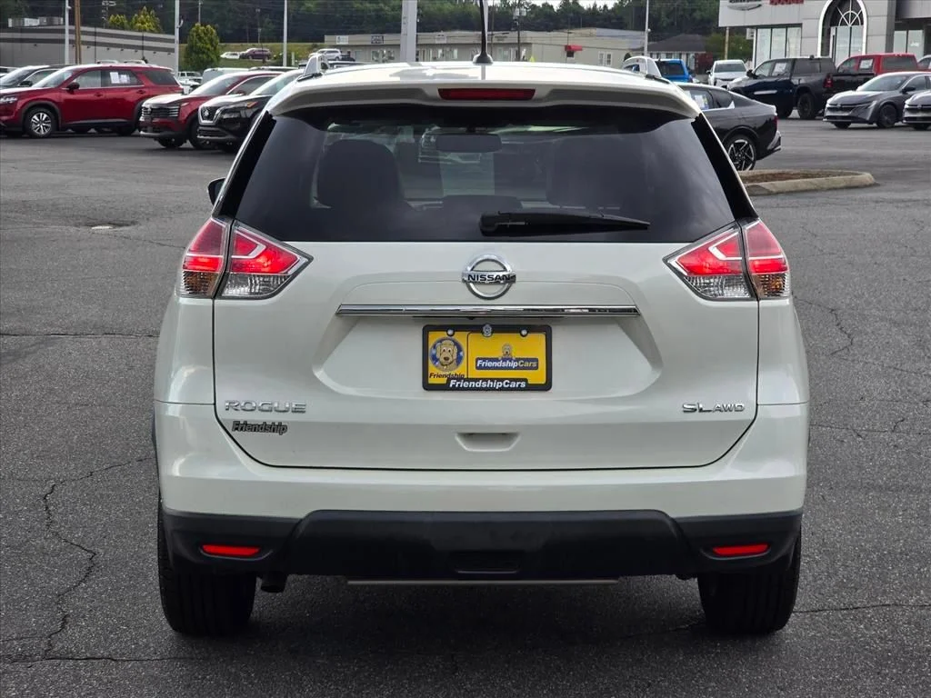 Used 2015 White Nissan SL image 25