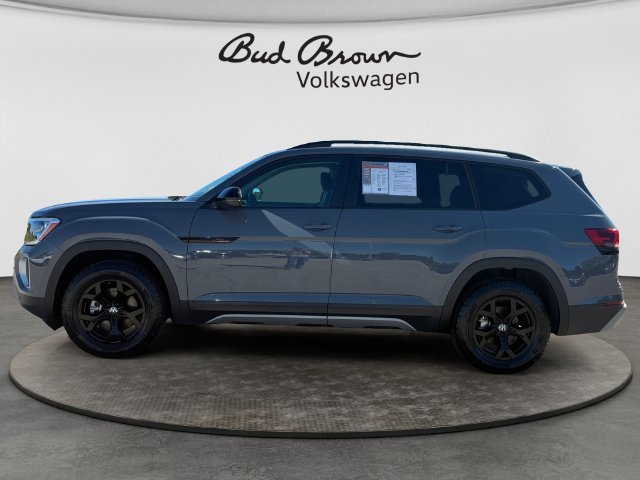 Certified 2024 Volkswagen Atlas Atlas Peak Edition with VIN 1V2GR2CA9RC555656 for sale in Kansas City