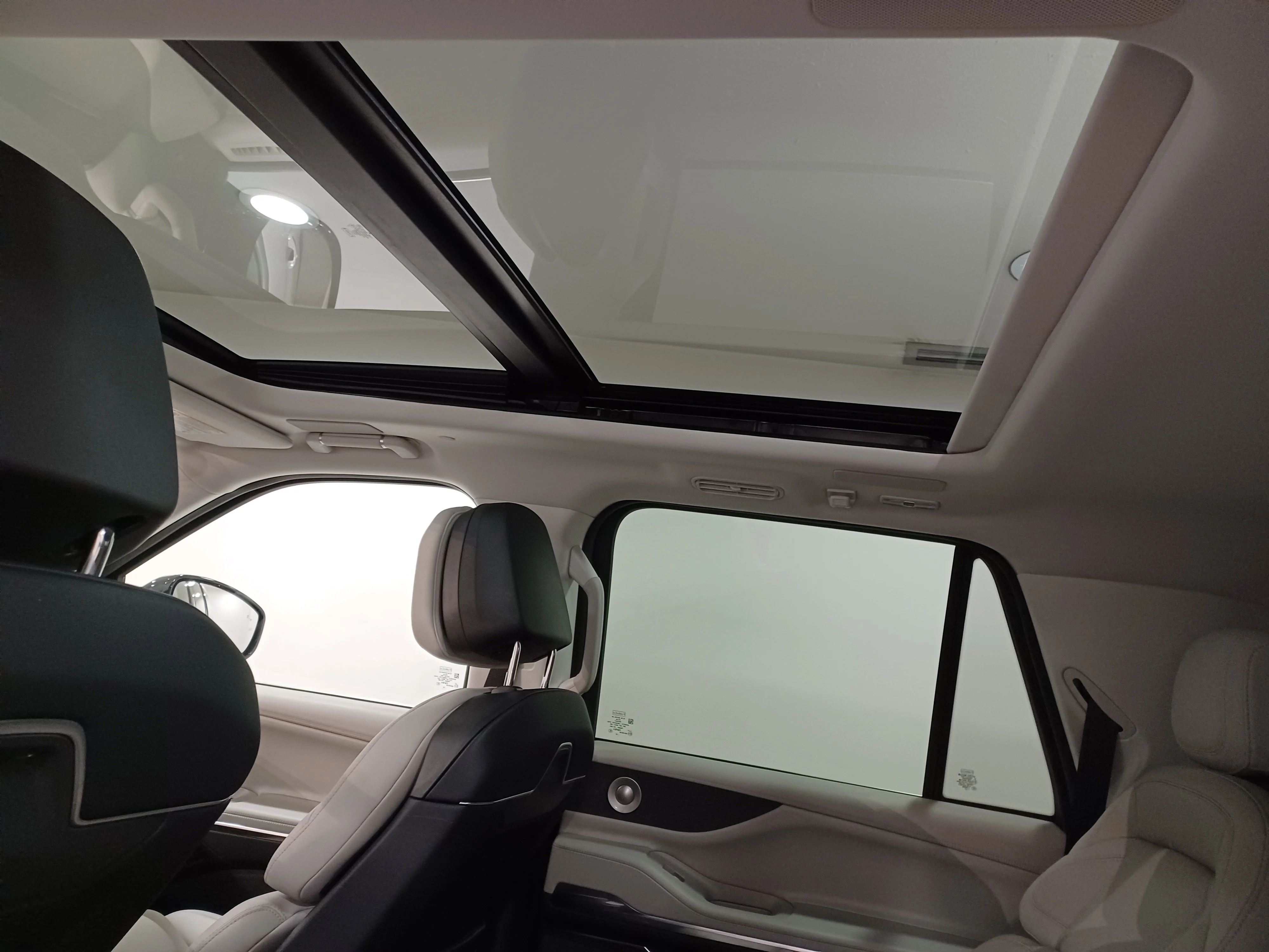 Certified Used 2025 Pristine White Metallic Tri-Coat Lincoln Reserve* NO LUX TAX!! | 7 Pass | Adaptive Cruise | Nav | 360 Cam | Cooled Massage Seats | Pano Roof image 14