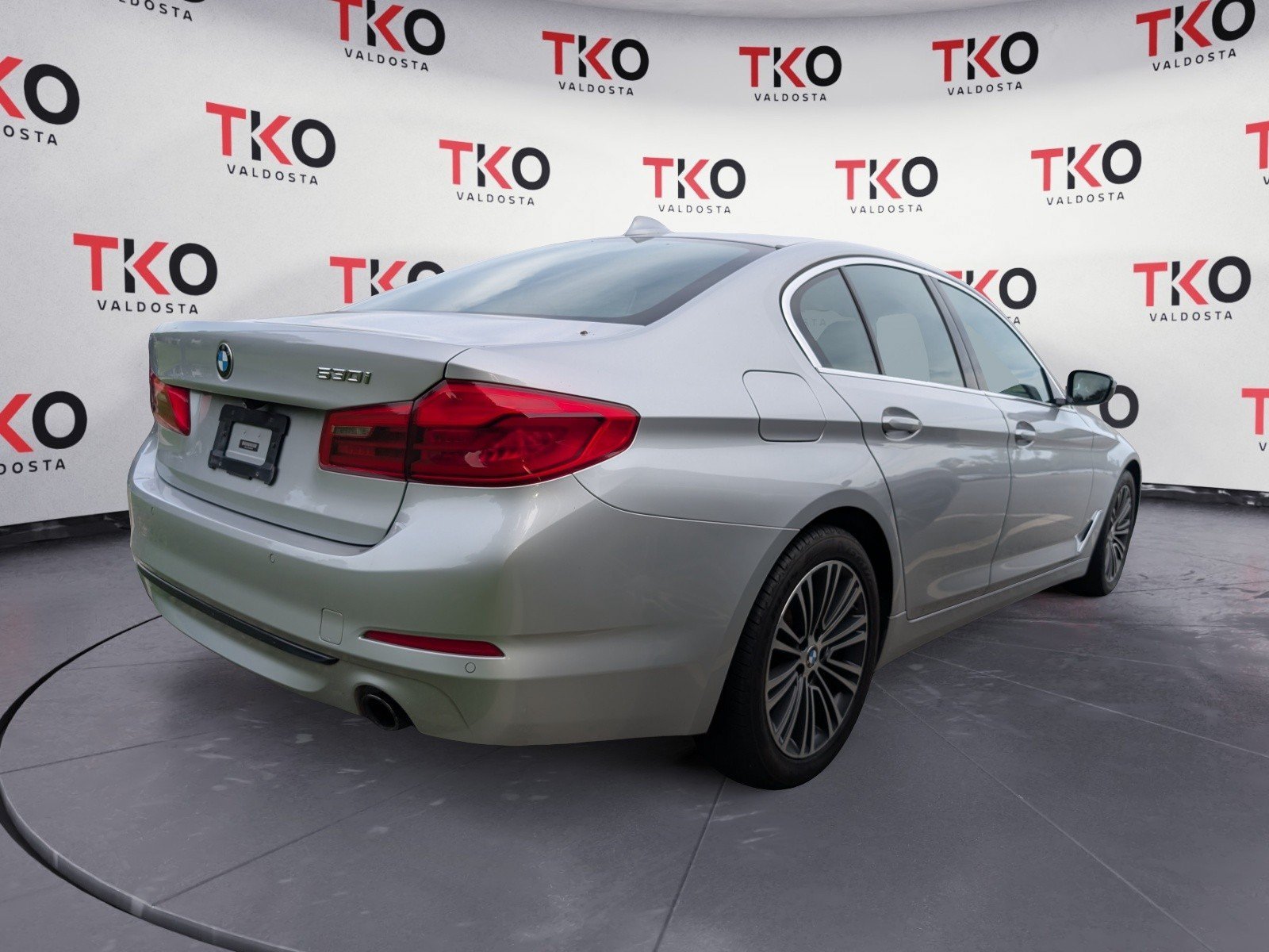 Used 2019 Silver BMW 530i image 2
