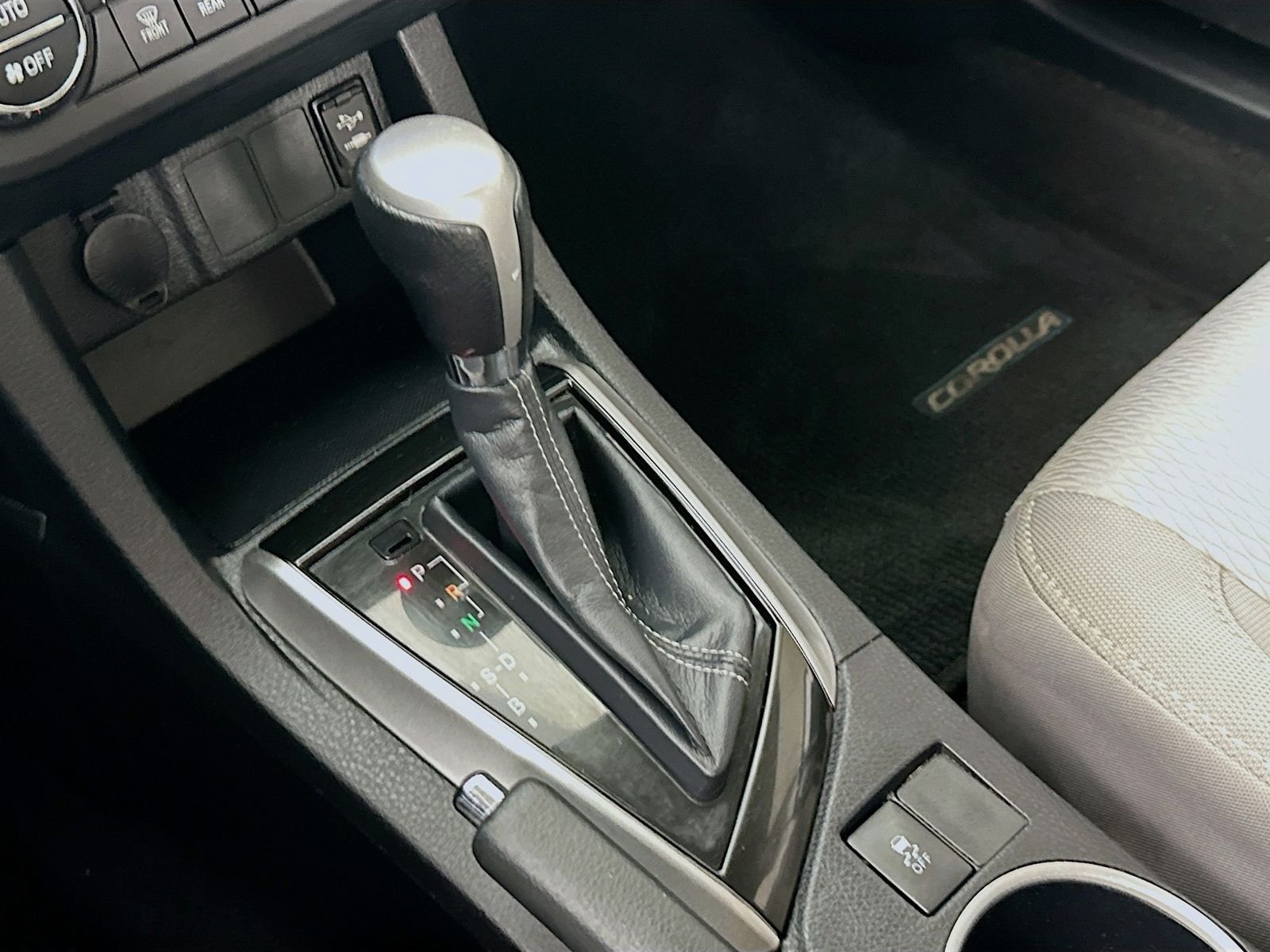 Used 2015 Super White Toyota LE image 17