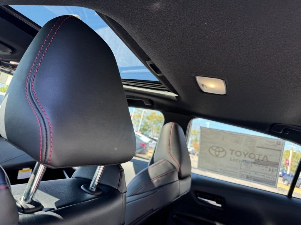 2026 Toyota Corolla XSE - Photo 9