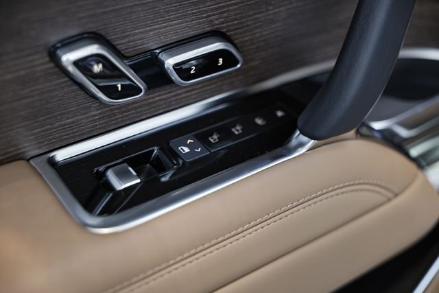 New 2026 Fuji White Land Rover SE 7 Seats image 33