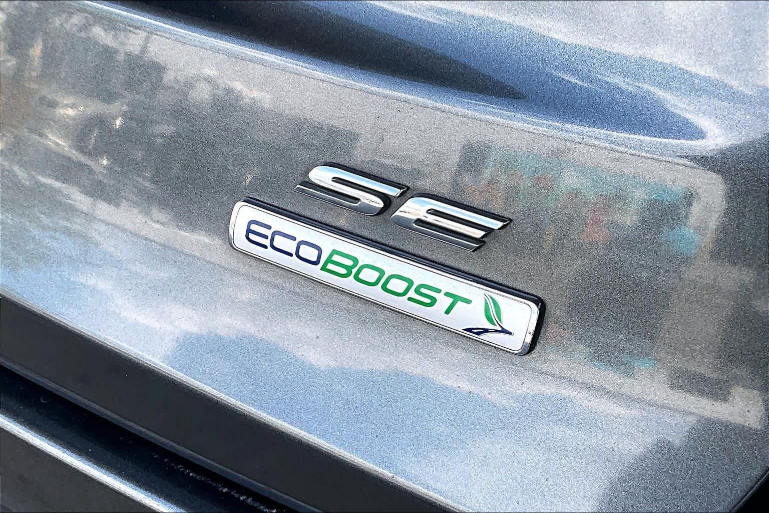 Used 2019 Magnetic Metallic Ford SE image 10