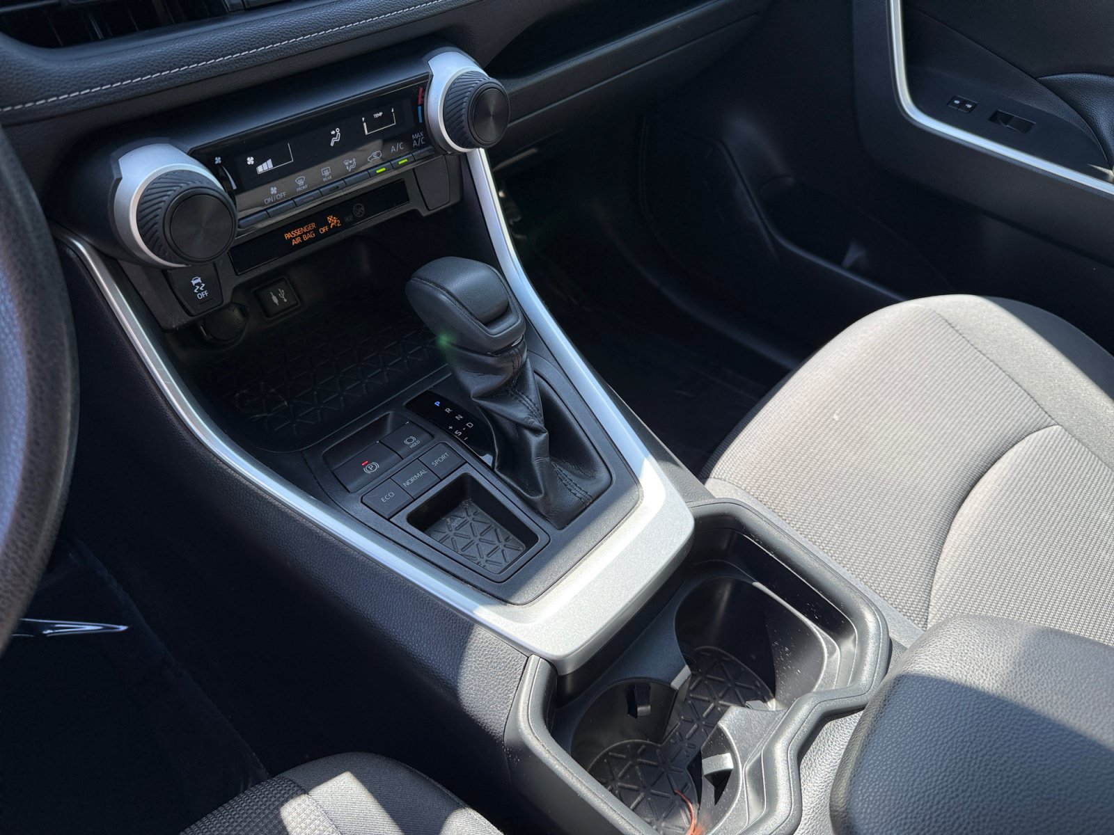 Used 2019 Silver Sky Metallic Toyota LE image 13