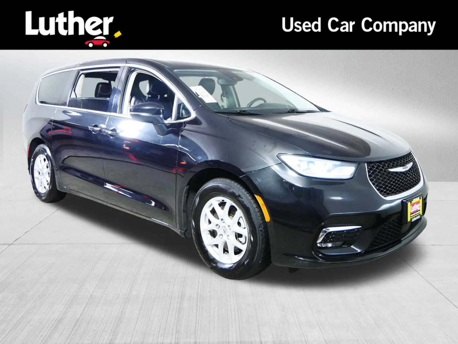 2023 Chrysler Pacifica Touring L's photo