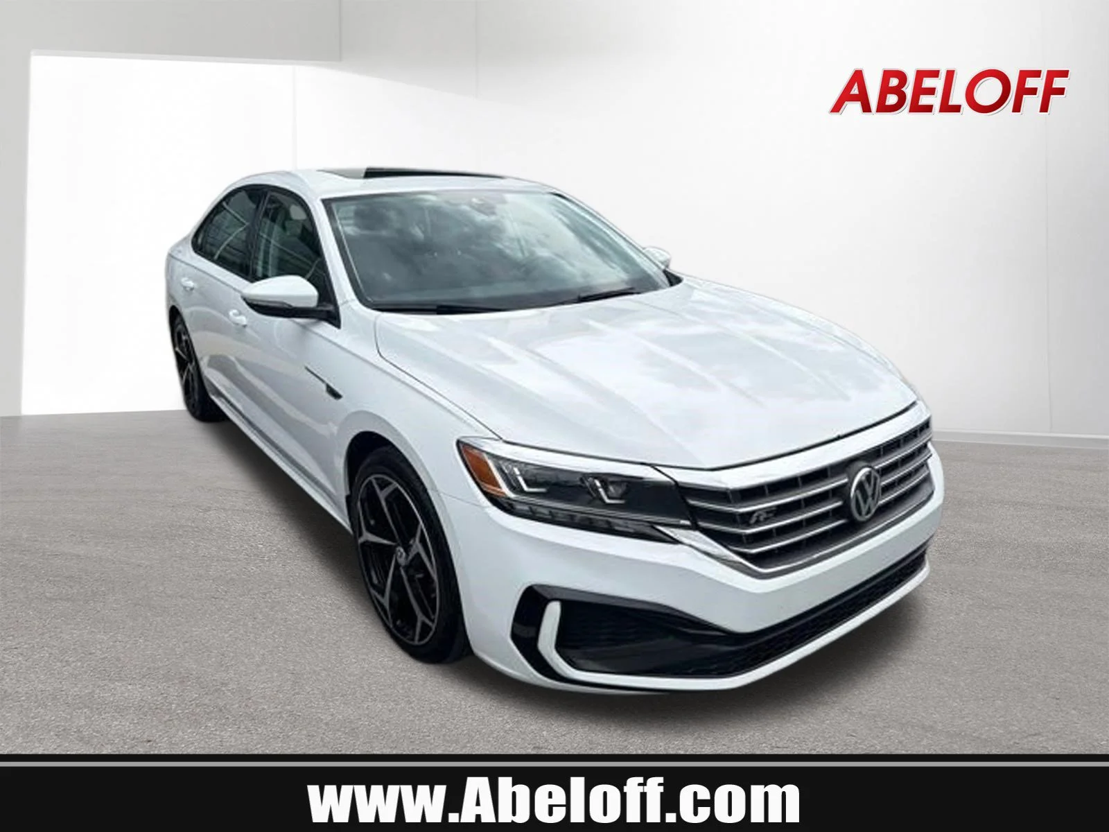 2020 Volkswagen Passat 2.0T R-Line Auto's photo
