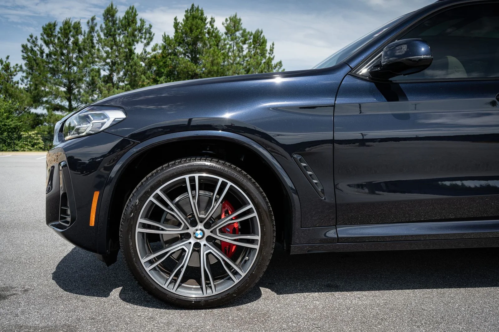 Used 2022 Black BMW xDrive30i image 4