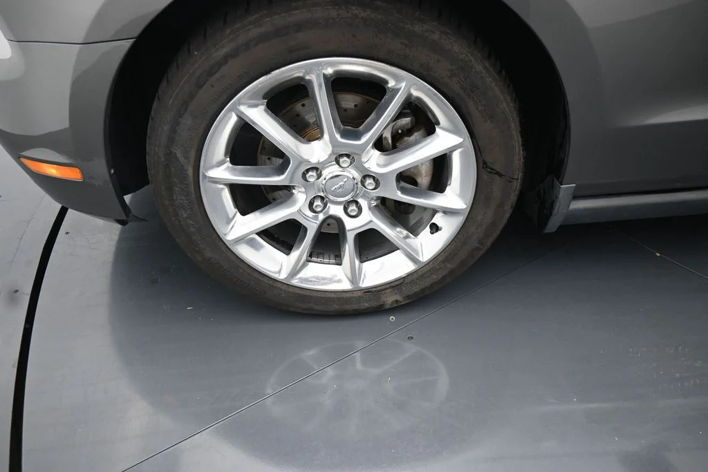 Used 2011  Ford V6 Premium image 12