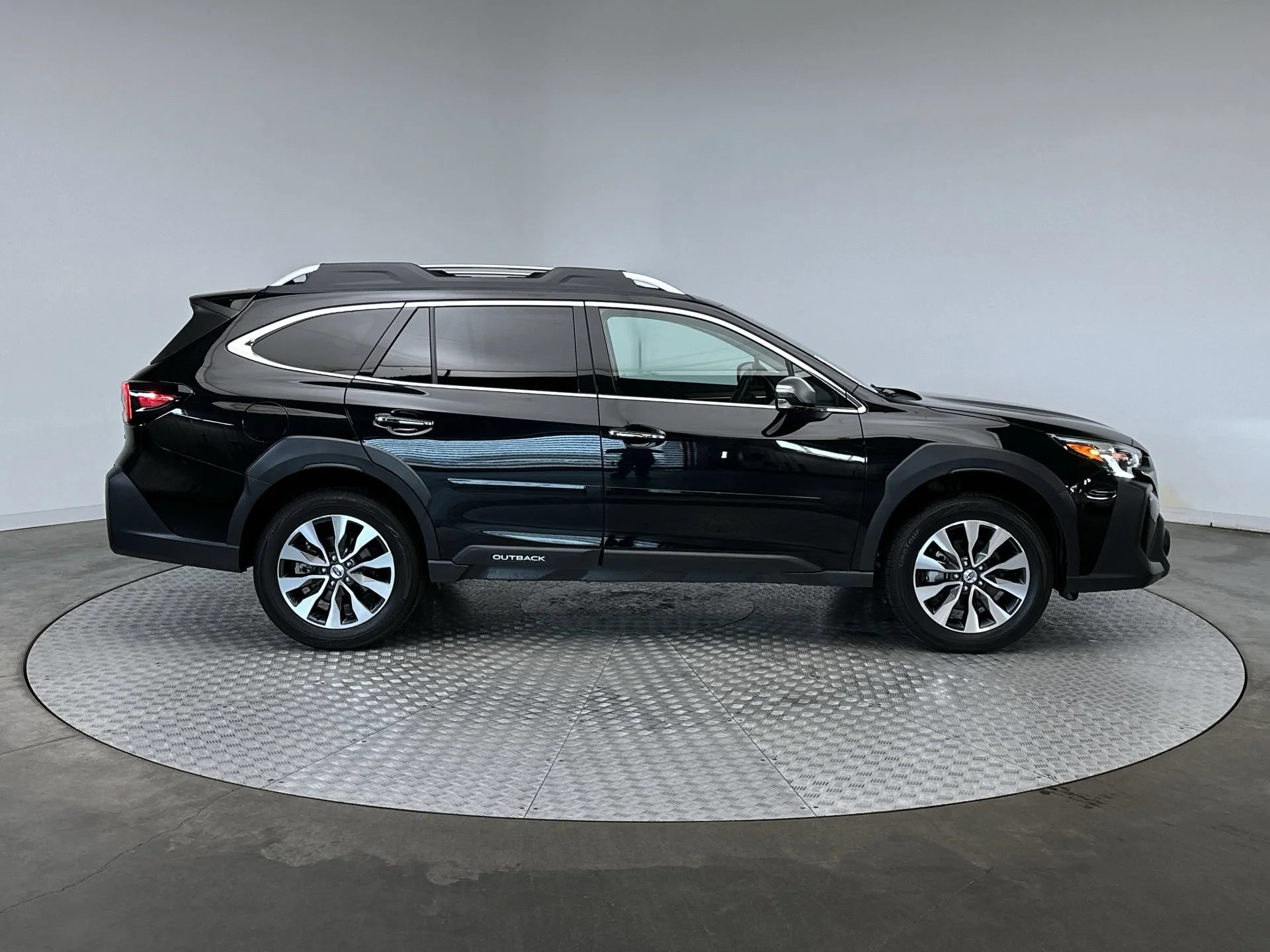Used 2023 Crystal Black Silica Subaru Touring image 10