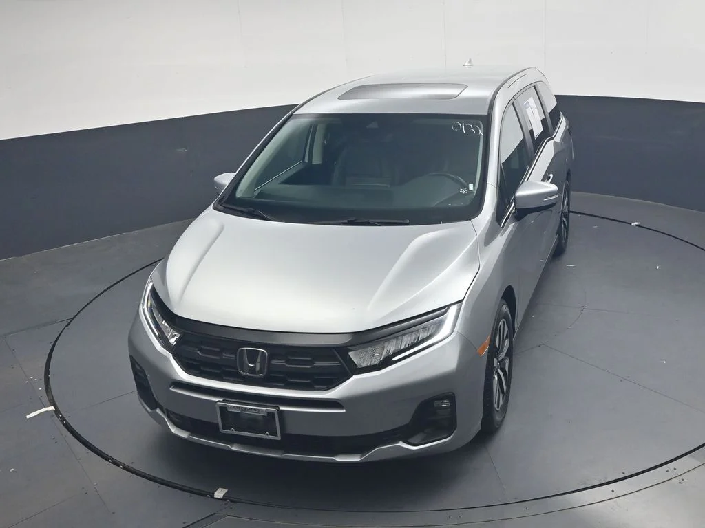 Used 2025 Solar Silver Metallic Honda EX-L image 32