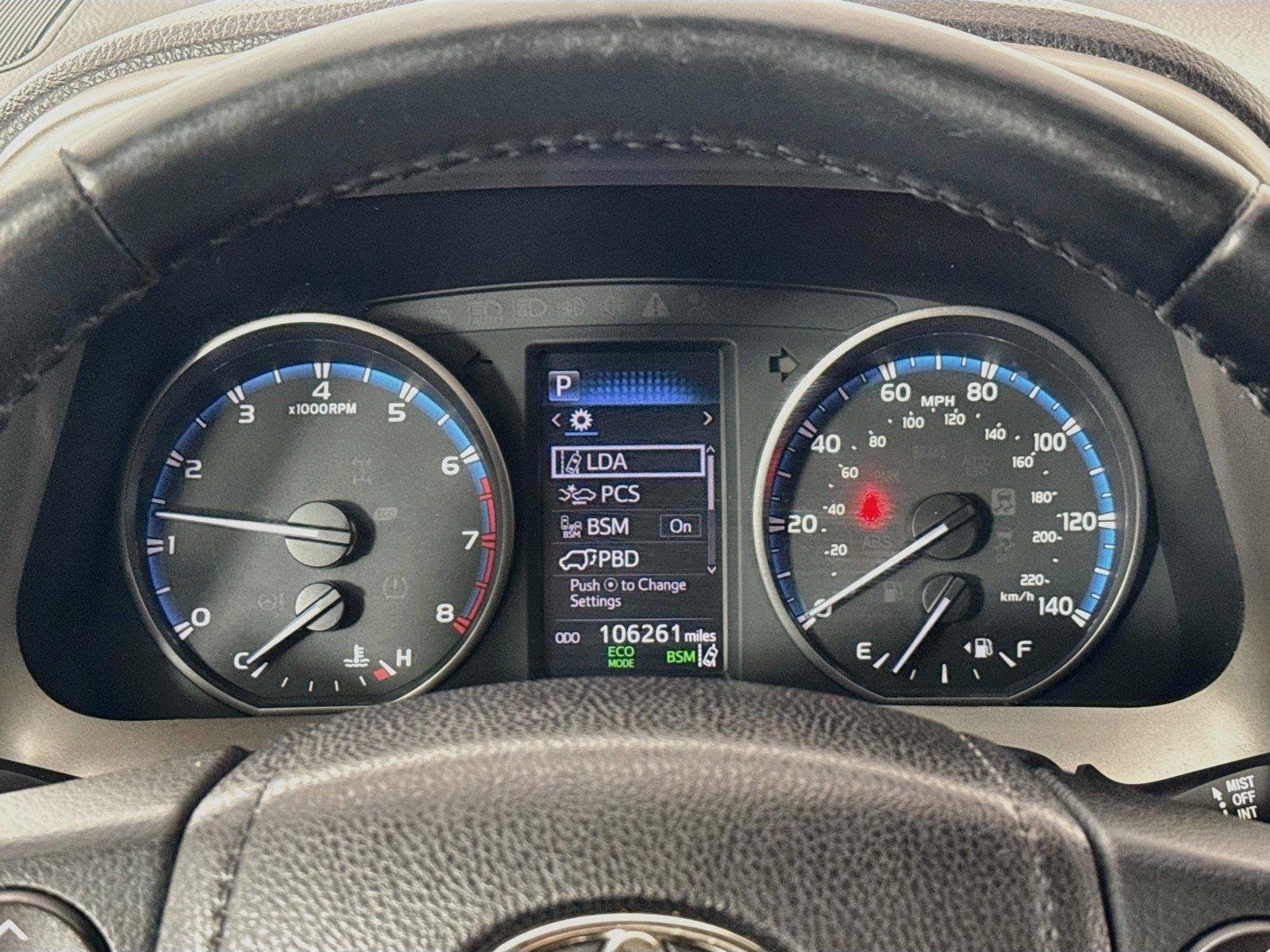 Used 2018 Super White Toyota XLE image 18