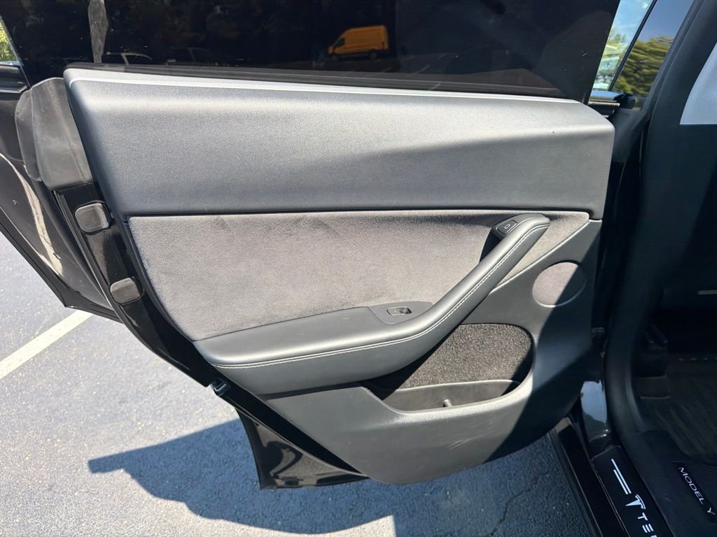 Used 2023  Tesla Performance image 19