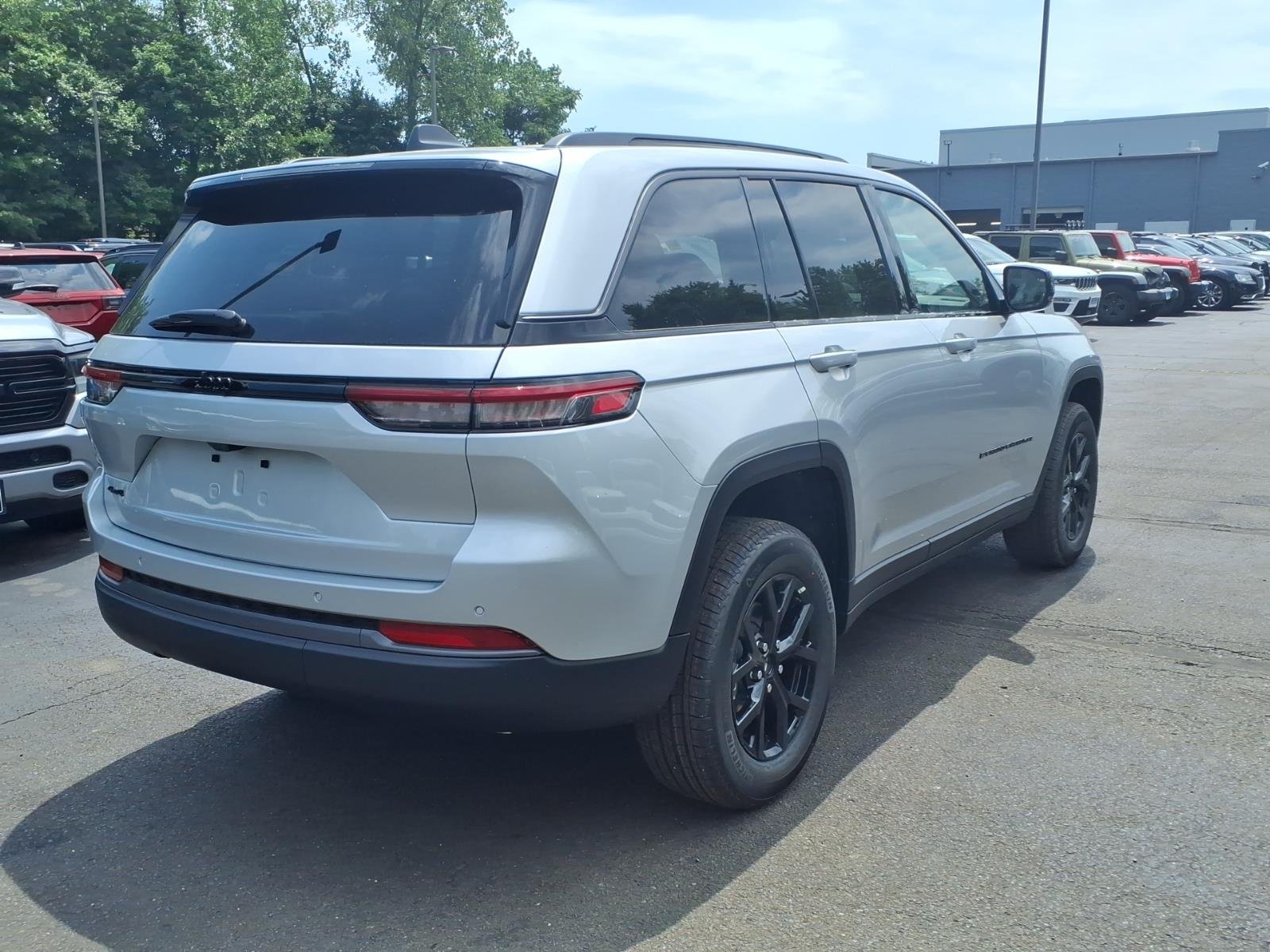 New 2026 Silver Zynith Jeep Altitude image 6