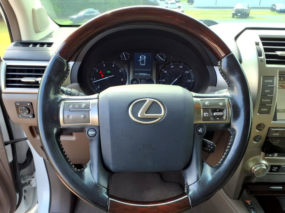 Used 2018 Starfire Pearl Lexus 460 image 23