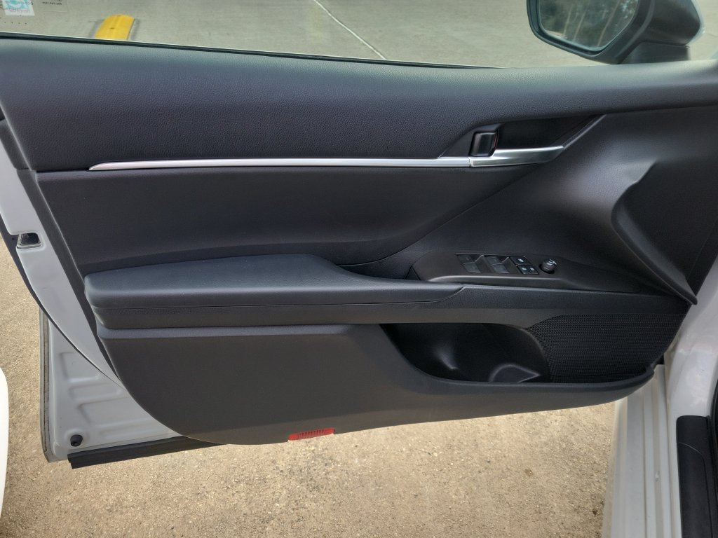 Used 2022 White Toyota SE image 12
