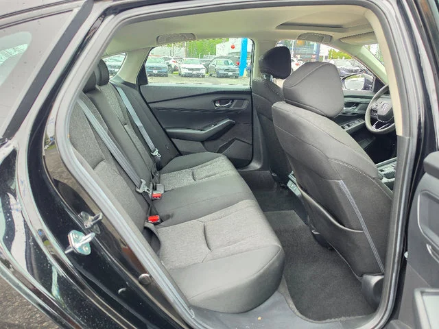 Used 2025 Crystal Black Pearl Honda SE image 15