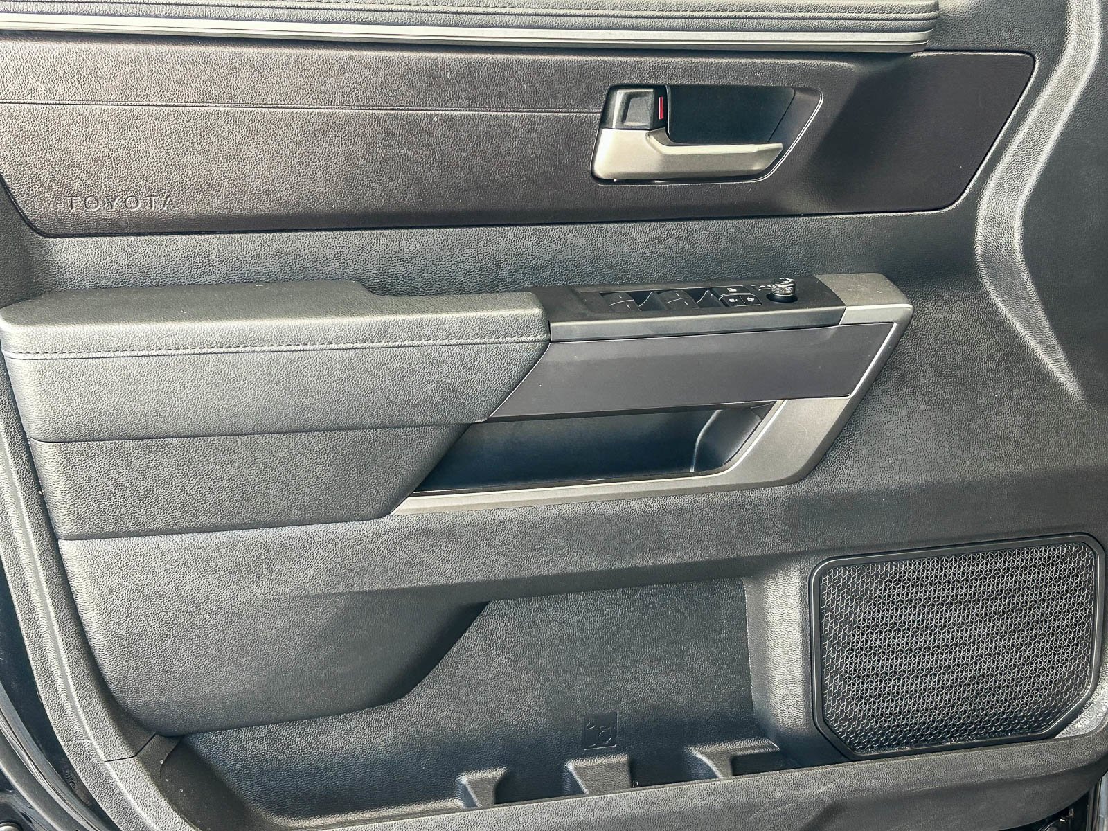 2025 Toyota Sequoia SR5 - Photo 24