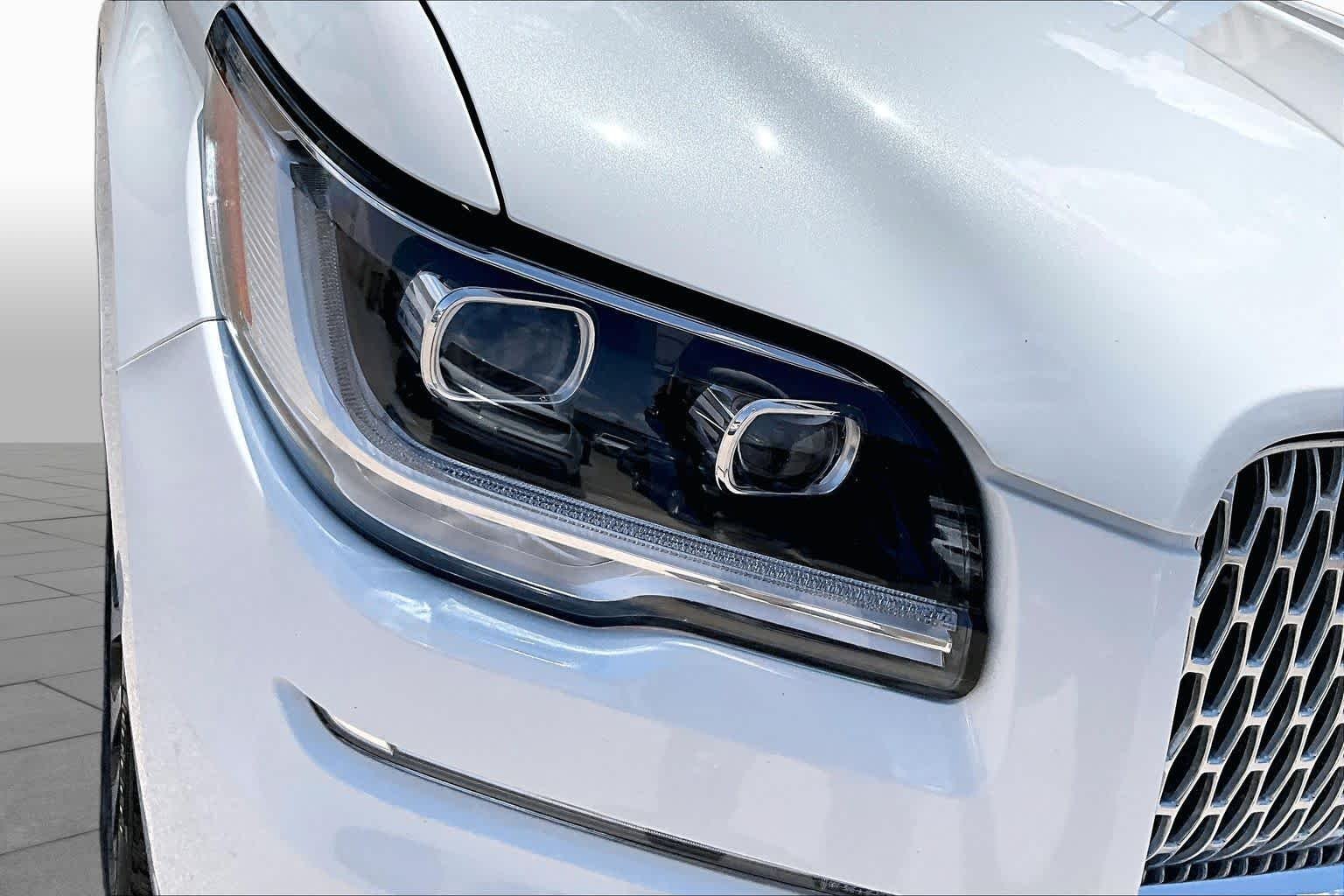 Used 2023 Pristine White Lincoln Reserve image 26