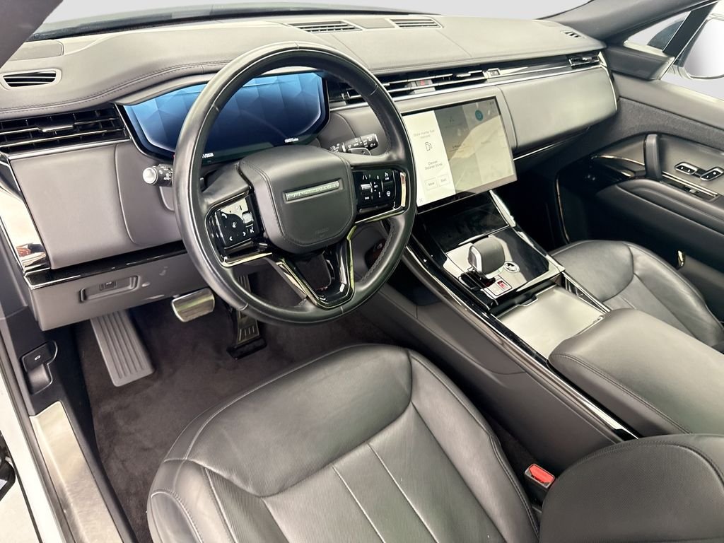 Used 2024 Fuji White Land Rover Dynamic SE image 9