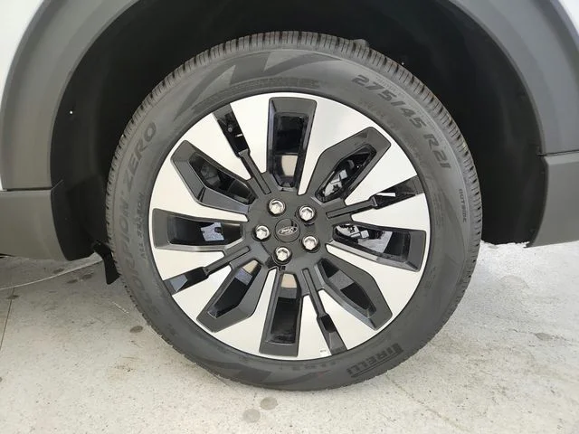 New 2026 Star White Metallic Tri-Coat Ford Platinum™ image 64
