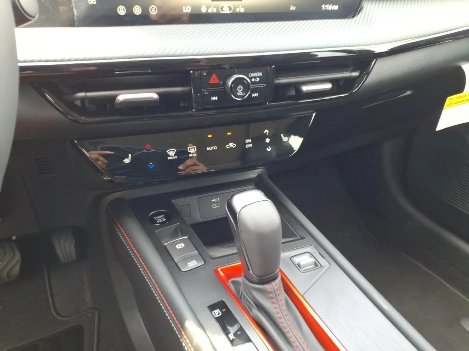 2026 Nissan KICKS SR - Photo 14