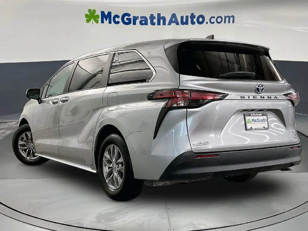 Used 2021 Silver Toyota XLE image 3