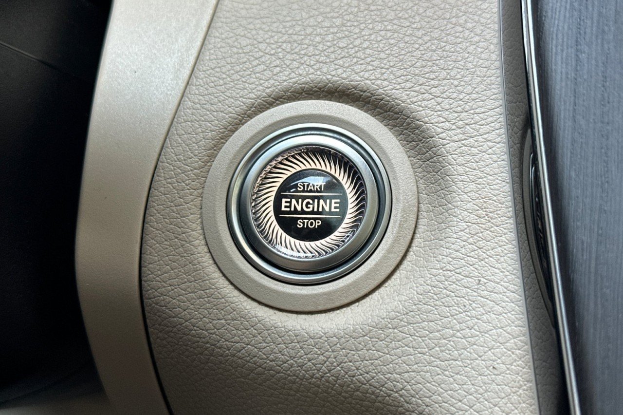 Certified Used 2022 MANUFAKTUR Selenite Grey Magno Mercedes-Benz C 300 image 18