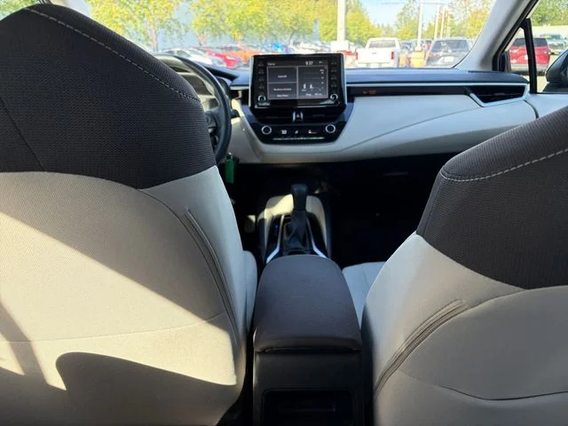 Used 2020  Toyota LE image 16
