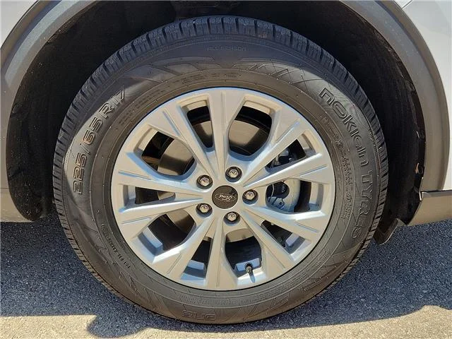 Used 2024 White Ford Active Front-Wheel Drive image 5