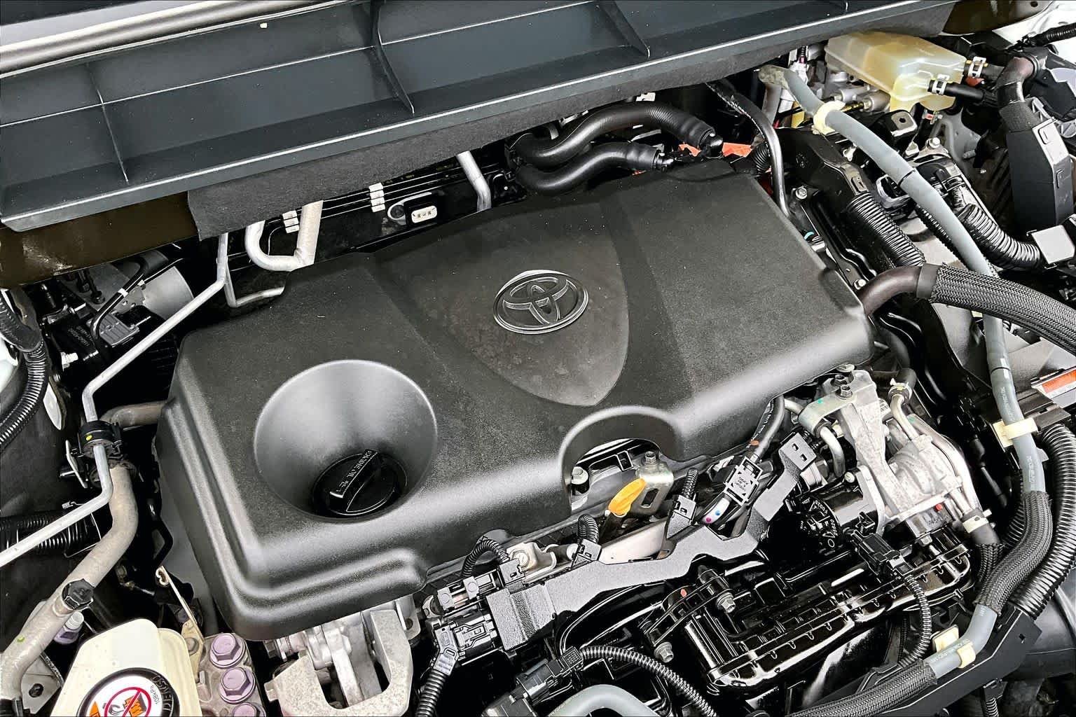 Used 2020 Blizzard Pearl Toyota Hybrid XLE image 33