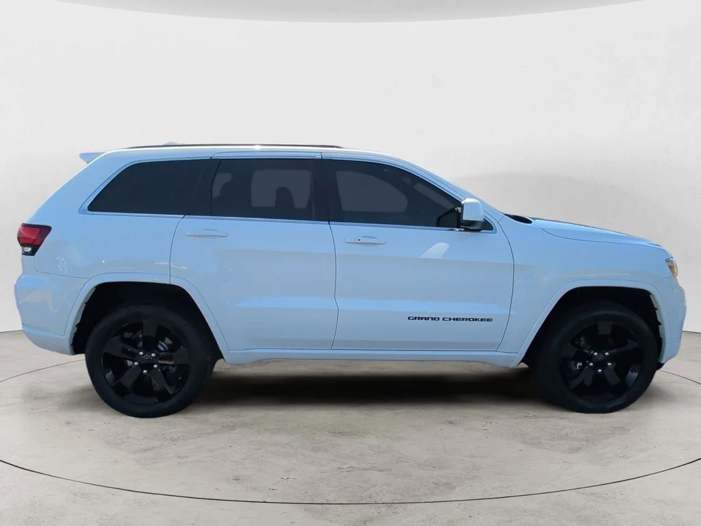 Used 2015 White Jeep Altitude image 6